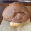 中を見てビックリ……！　シイタケのパンを切る動画に「騙されたｗ」「かわいいしすごい！」