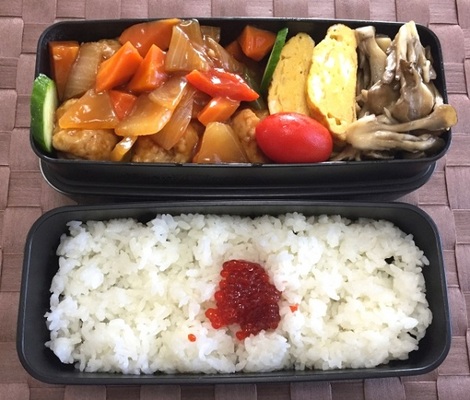 妻の手作り弁当を 平然とゴミ箱に捨てる 夫に批判相次ぐ 私なら ダンナの顔に弁当投げ付けてオラついてやるかな ニコニコニュース 妻の手作り弁当を 平然とゴミ箱に捨てる 夫に批判相次ぐ 私なら ダンナの顔に弁当投げ付けてオラついてやるかな ニコニコニュース